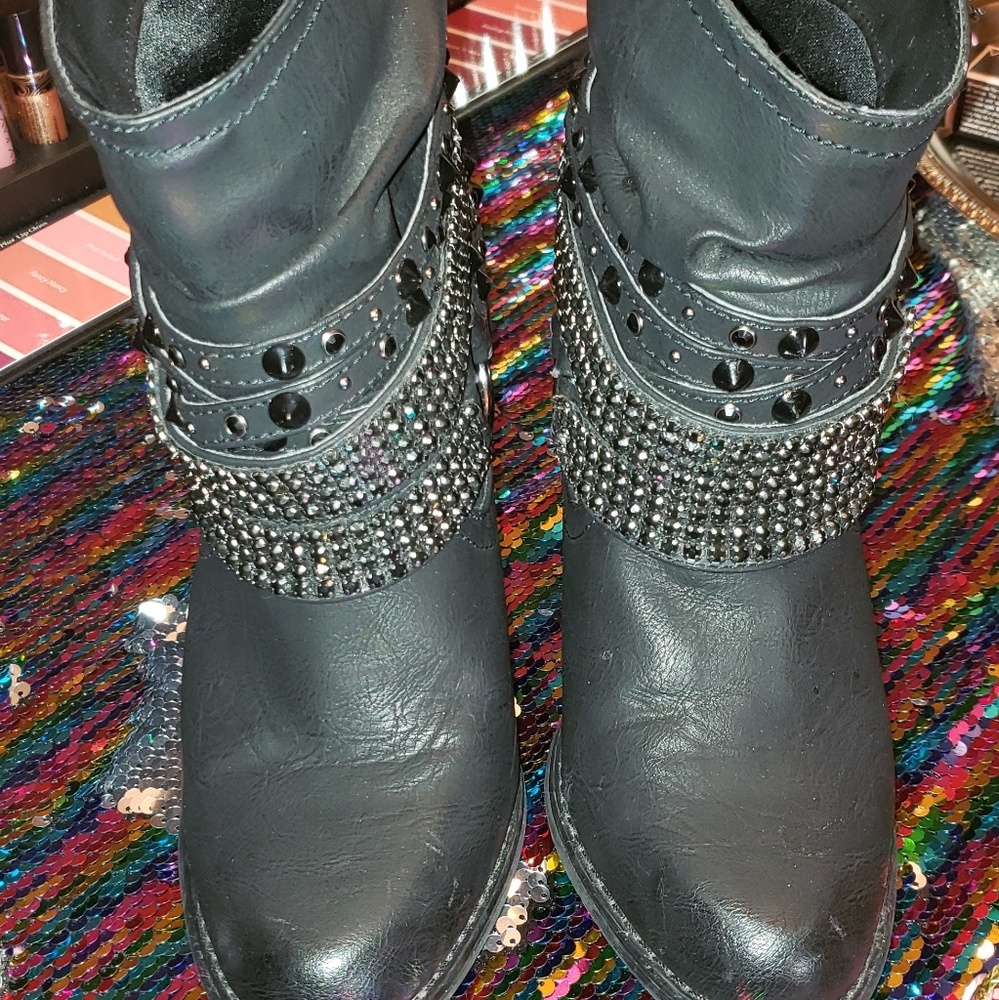 Buckle Black studded Booties